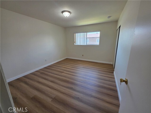 Building Photo - 928 N Vicentia Ave