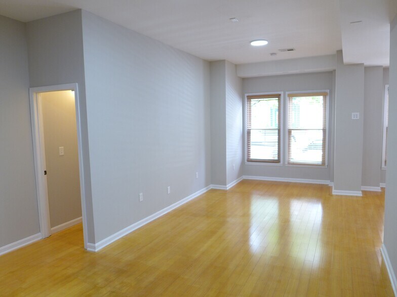 Building Photo - 324 Park Ave