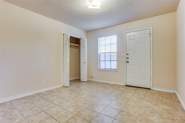 Building Photo - 8811 Clearbrook Trail