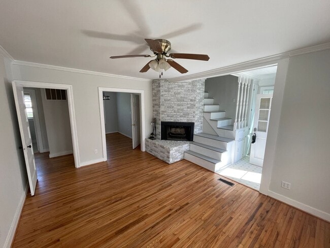 Building Photo - 2 Bedroom House with Large Bonus Room