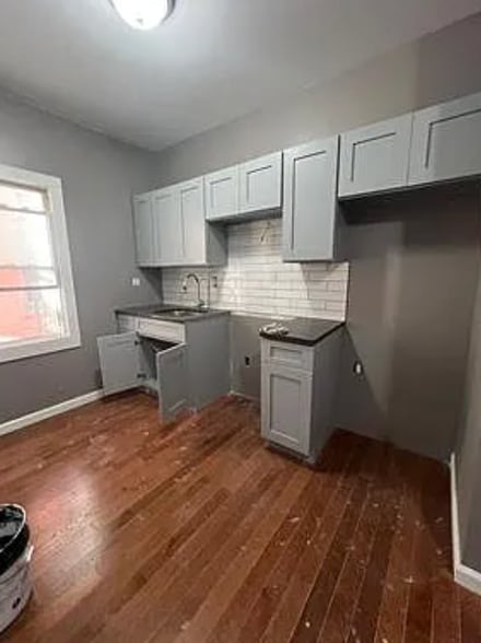 Building Photo - 1297 Clay Ave