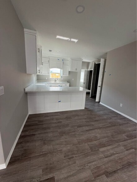 Building Photo - 2309 E Viviana St