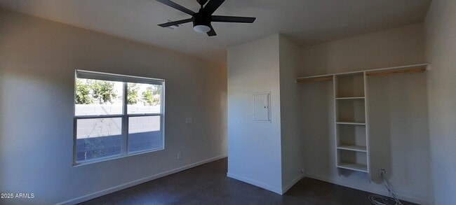 Building Photo - 1420 E Almeria Rd