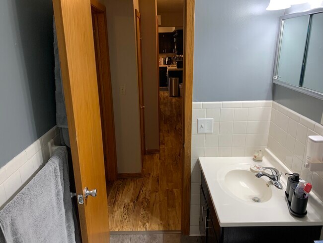 Building Photo - 854 8th Ave S