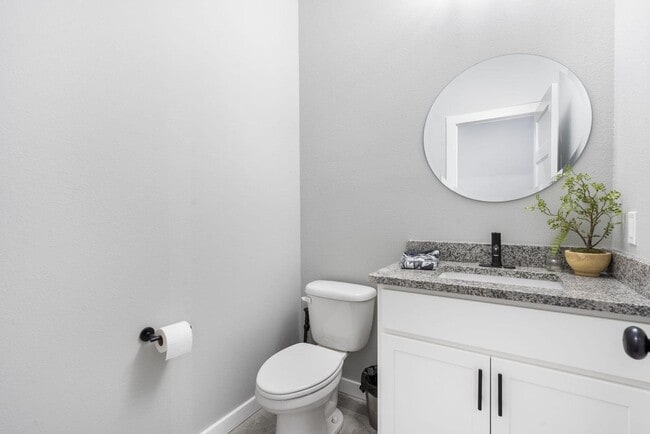 Building Photo - Beautiful 3 Bedroom Home w/ Flex Room!