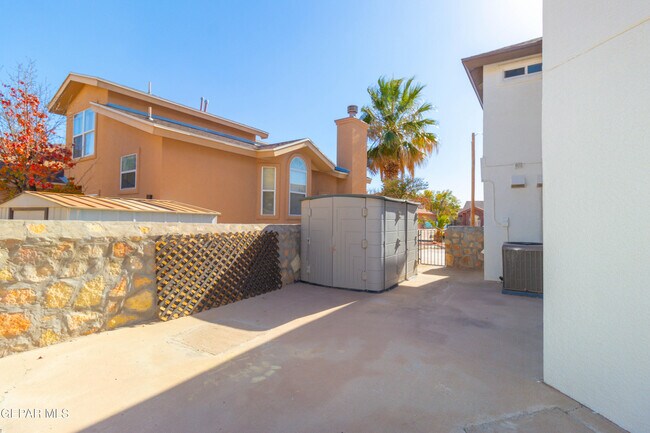 Building Photo - 1325 John Ring Ln