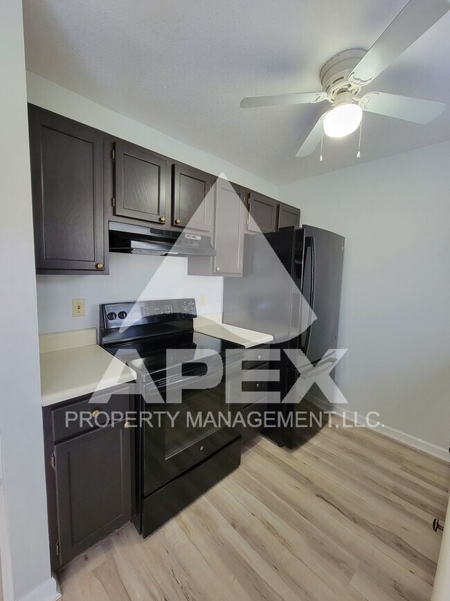 Building Photo - WEST KNOX - Spacious 2Bd/2Ba Condo in Silverbrook!