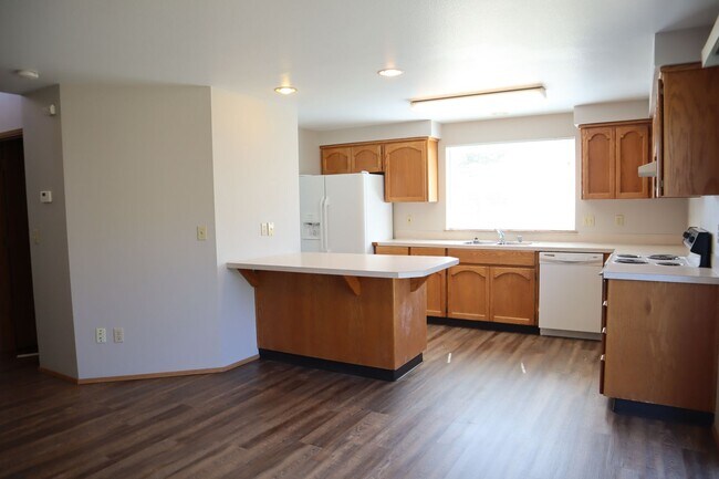 Building Photo - 114 SW 14th Cir
