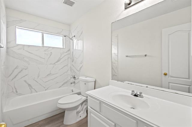 Building Photo - 3805 Wellington Dr