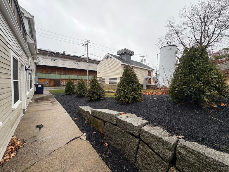 Building Photo - 154 Granite St