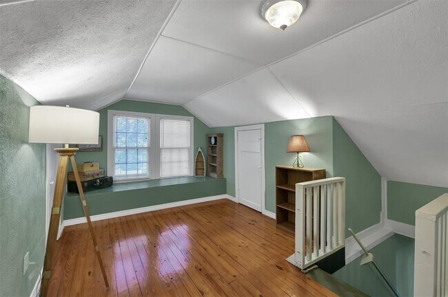 Building Photo - 1004 Mccall Ave