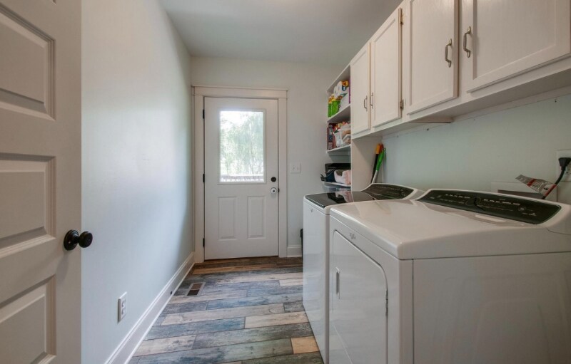 Building Photo - 947 Cahal Ave