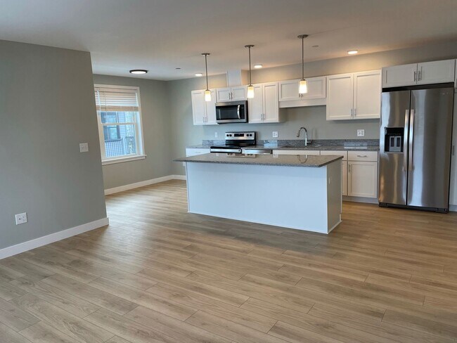 Building Photo - The Gables at Scarborough Downs: 2 Bedroom 1.5 Bath Condo, 2c. garage $2,750.00 4/01/2026