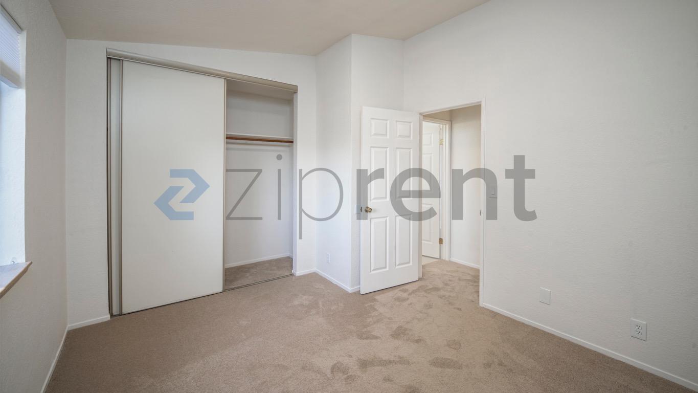 Building Photo - Unit