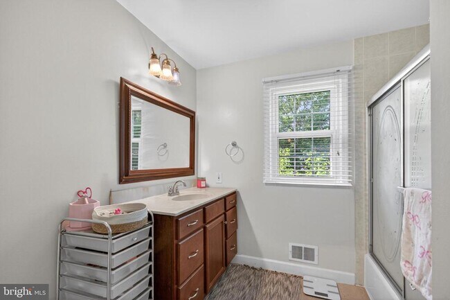 Building Photo - 8815 Newport Ct