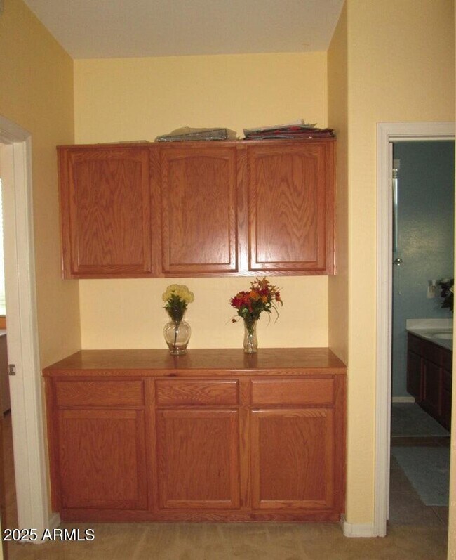 Building Photo - 2520 S Dragoon Dr
