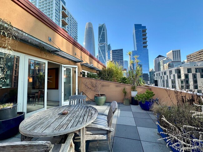 Building Photo - FURNISHED LUXURY TOP-FLOOR 2BR/2.5BA PENTH...