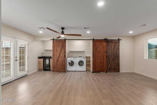 Building Photo - 1628 E Del Rio Dr