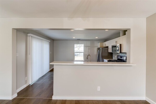 Building Photo - 4702 Bandera Rd