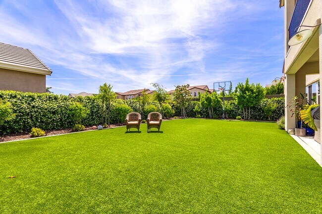 Building Photo - Gorgeous Custom Upgraded Serrano Home!