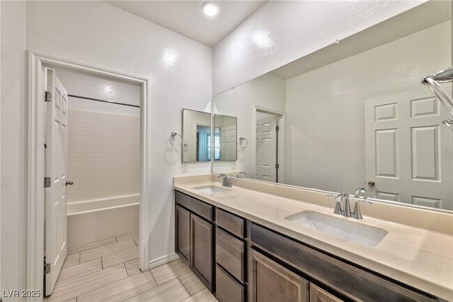 Building Photo - 988 Edel Hest Ave