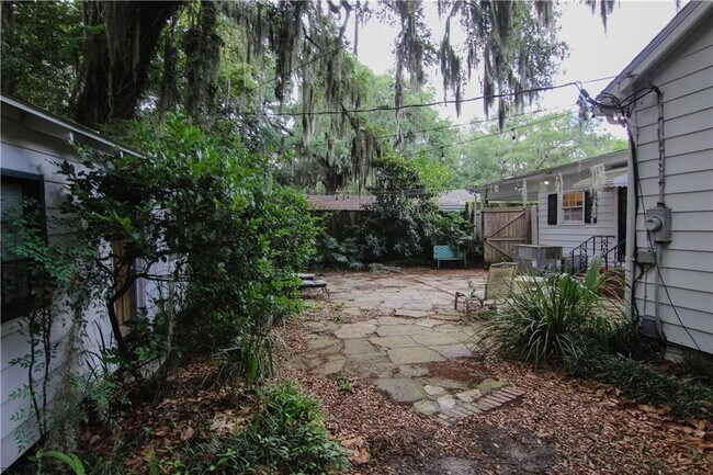 Building Photo - 1207 Pine Ave