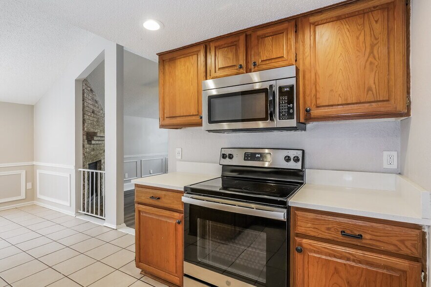 Building Photo - 705 Nightingale Cir