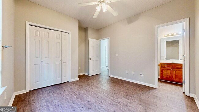 Building Photo - 122 Grove Hill Ave