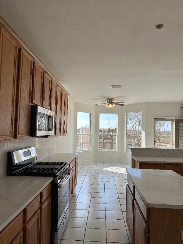 Building Photo - 4205 Lakeside Dr