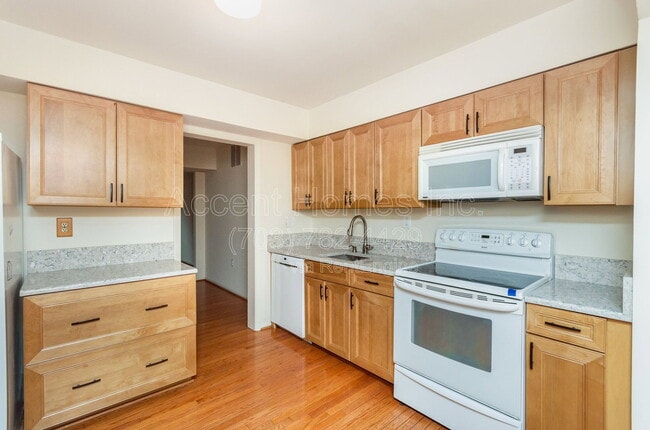 Building Photo - 2514 S Arlington Mill Dr