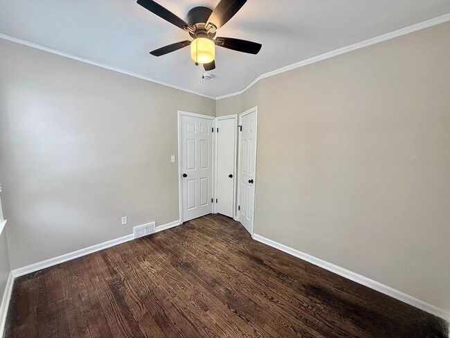 Building Photo - 4 Bedroom Home with Stainless Steel Appliances