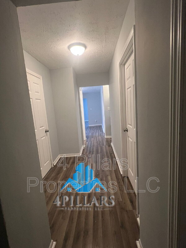 Building Photo - 1311 E Columbus Dr