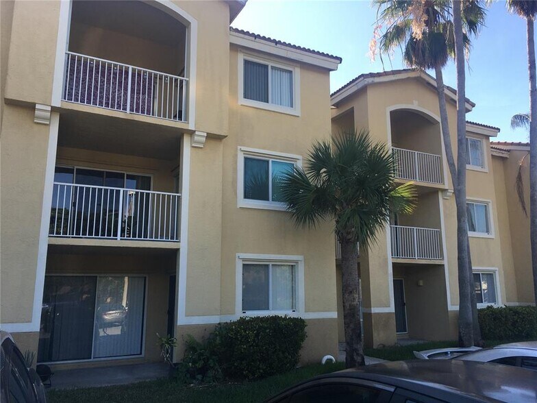Building Photo - 2600 S University Dr