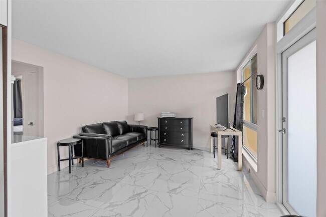 Building Photo - 2400 NE 9th St