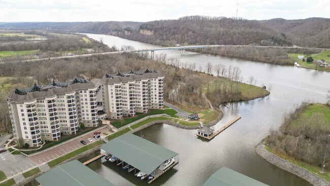 Building Photo - Luxury resort-style living: Fully furnished condo on the Cumberland River less than 25 miles from...