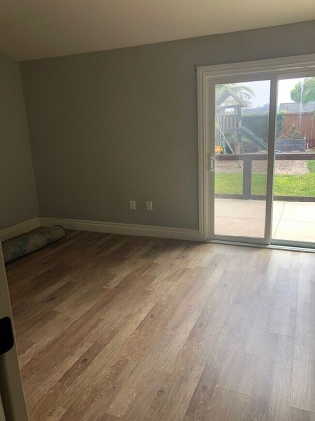 Building Photo - Beautiful Home Located in the very desirab...