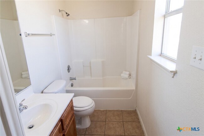 Building Photo - 2915 Sunflower Trail