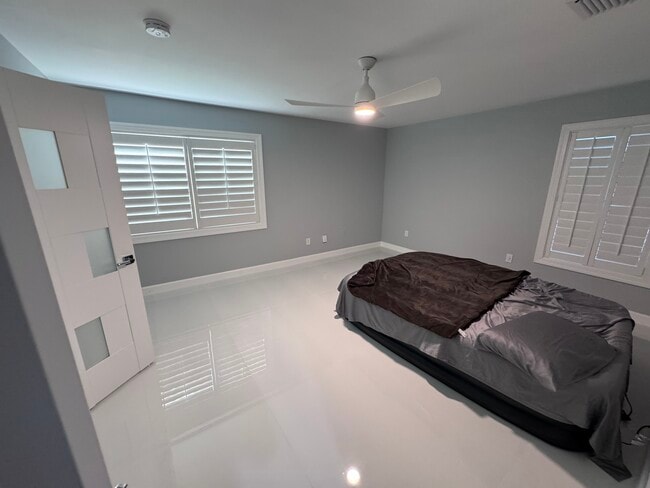 Building Photo - 8024 SW 91 Ave