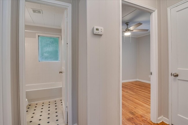 Building Photo - 531 Tubman St