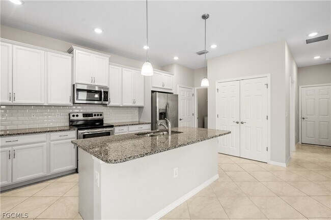 Building Photo - 4443 Dutchess Park Rd