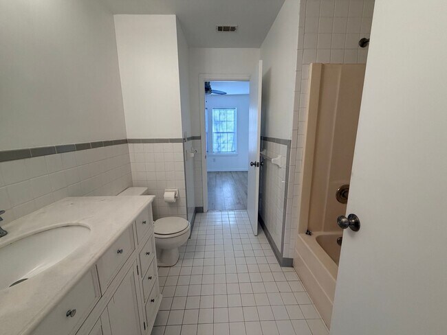 Building Photo - Cozy Wisteria Court