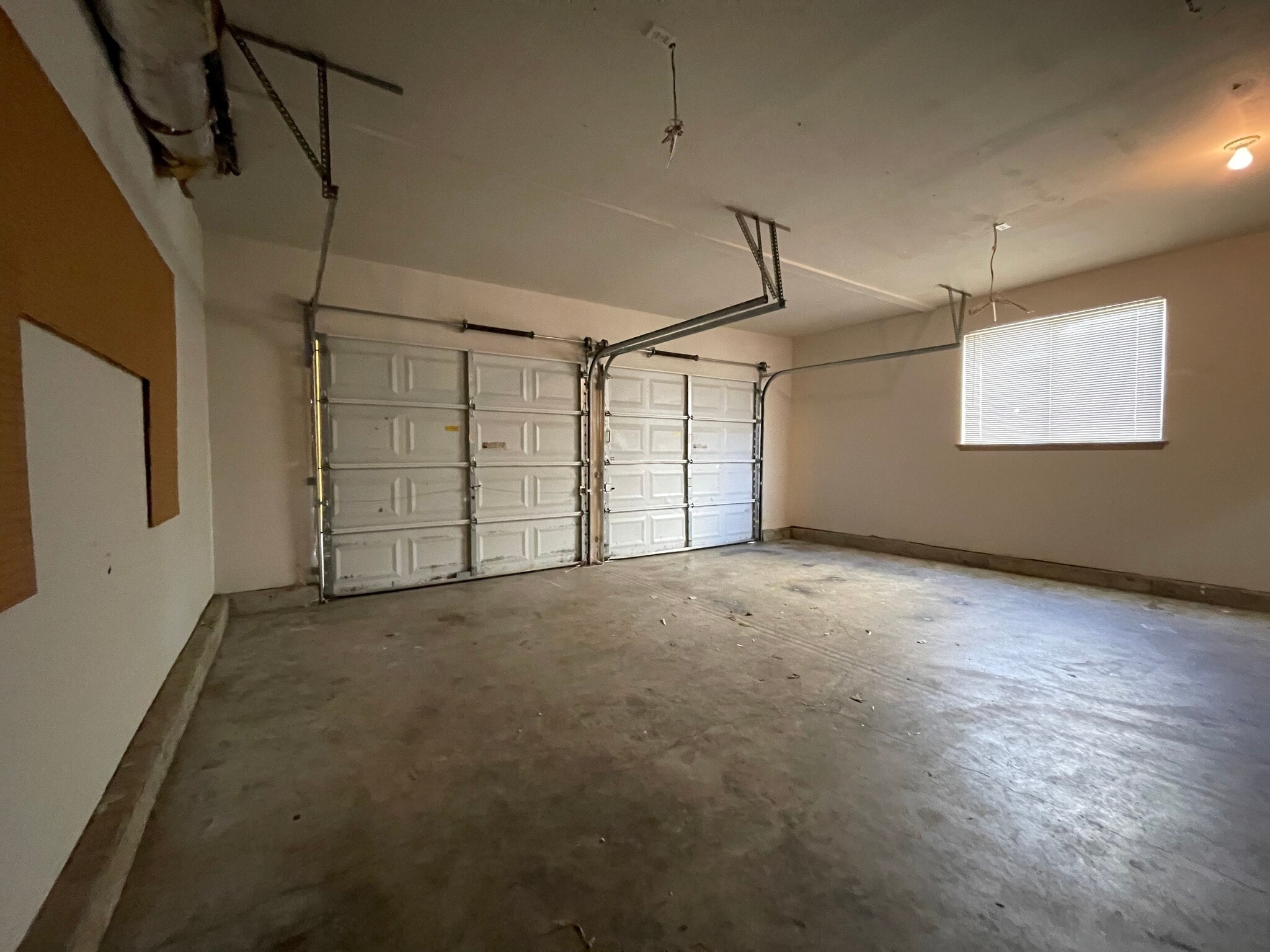 Large 2 car garage (manual open) - 3016 Pacific St.