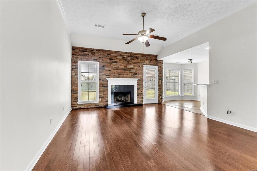 Building Photo - 8772 Will Newton Dr