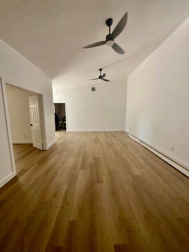 Building Photo - 1577 Hawthorne Pl