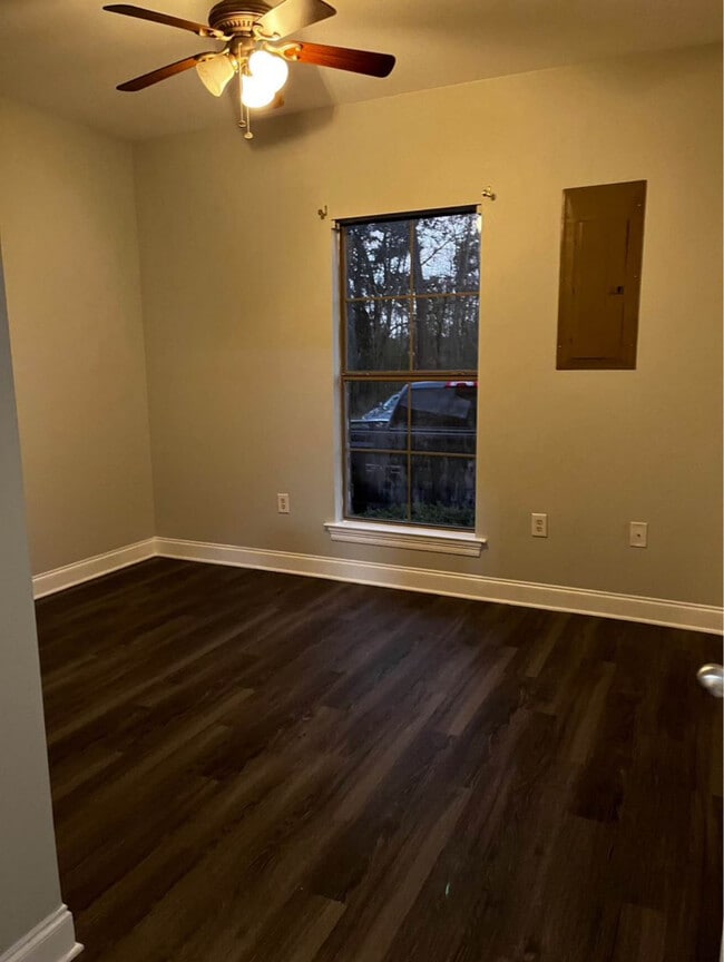 Building Photo - Unit B-2