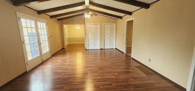 Building Photo - 209 Knoll Crest Dr