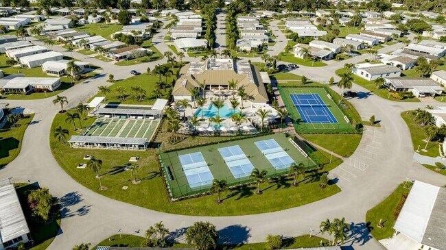 Building Photo - 128 Needle Palm Ln