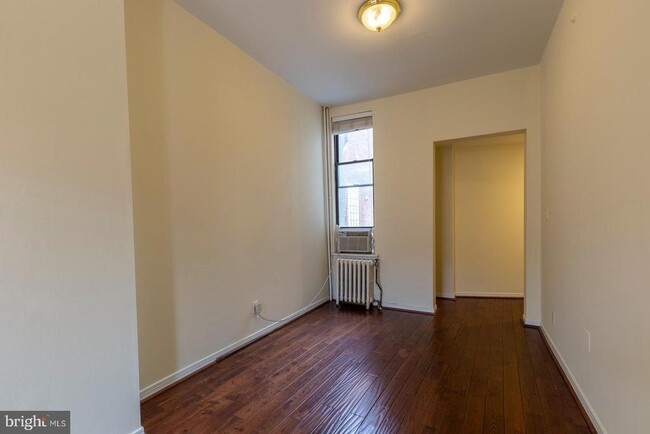 Building Photo - 626 S 19th St