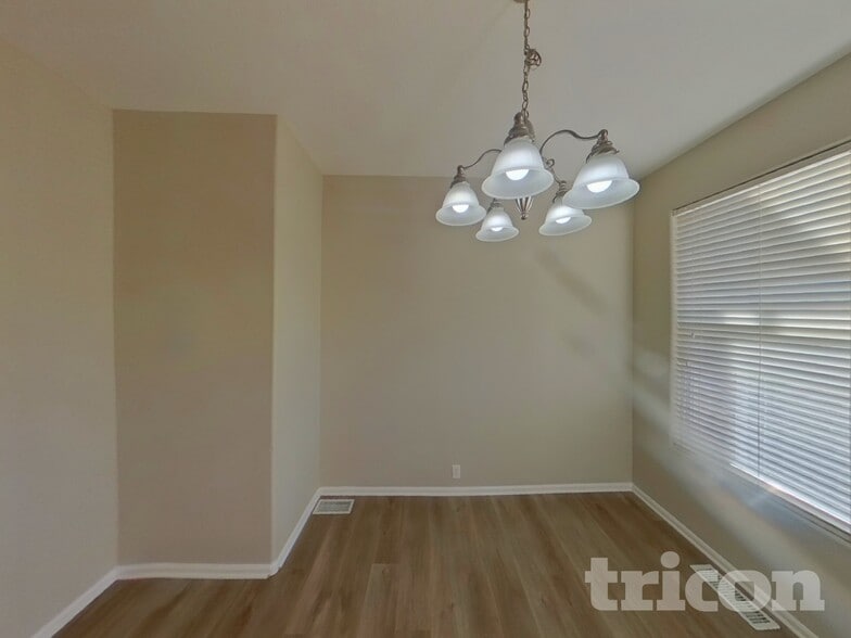 Building Photo - 2050 Creekridge Point