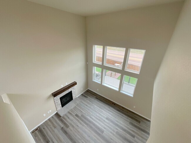 Building Photo - 3 Bedroom Home Available Near S Powers Blv...